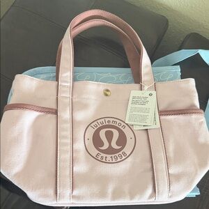 lululemon athletica Daily multi-pocket mini  Canvas Tote with Logo